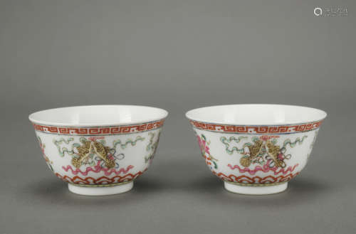 A pair of Wu cai 'fish' bowl,Qing Dynasty