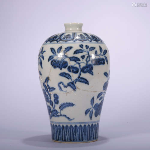 A blue and white 'floral' Meiping,Ming Dynasty