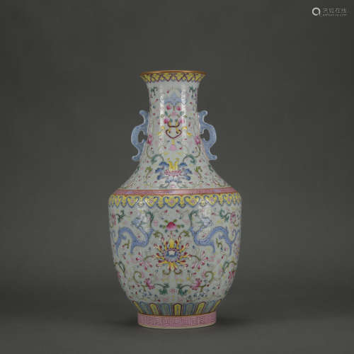 A famille-rose 'dragon' vase,Qing Dynasty