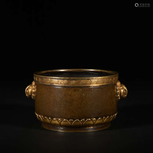 A gilt-bronze censer,Qing Dynasty