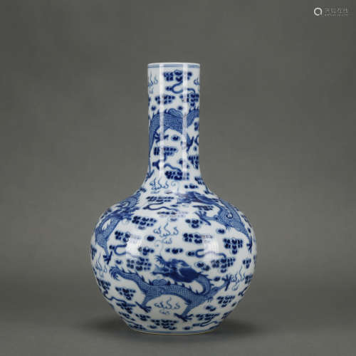 A blue and white 'dragon' vase,Qing Dynasty