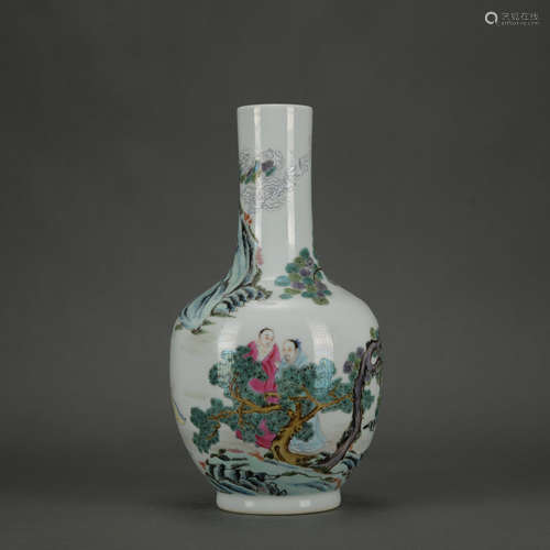 A Wu cai 'figure' vase,Qing Dynasty