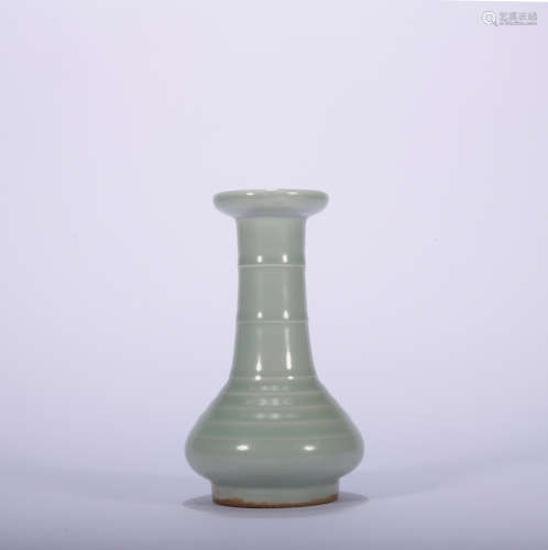 A Long quan kiln vase,Qing Dynasty