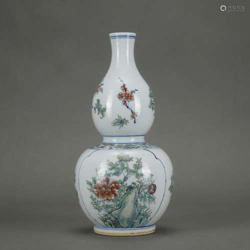A Dou cai 'floral' gourd-shaped vase,Qing Dynasty