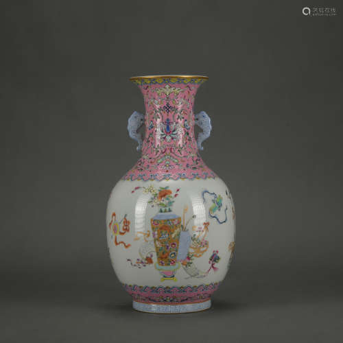 A famille-rose vase,Qing Dynasty