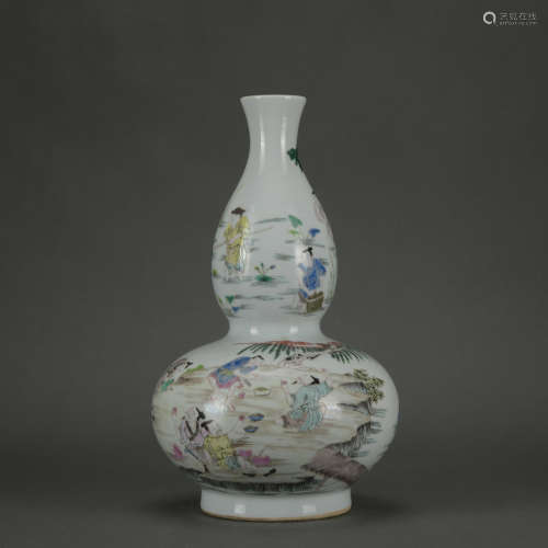 A Wu cai 'figure' gourd-shaped vase,Qing Dynasty