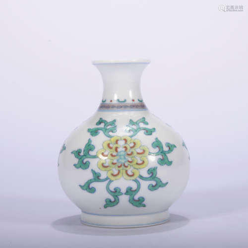 A DouCai vase,Qing Dynasty