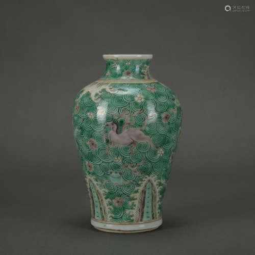 A Wu cai 'horse' vase,Qing Dynasty