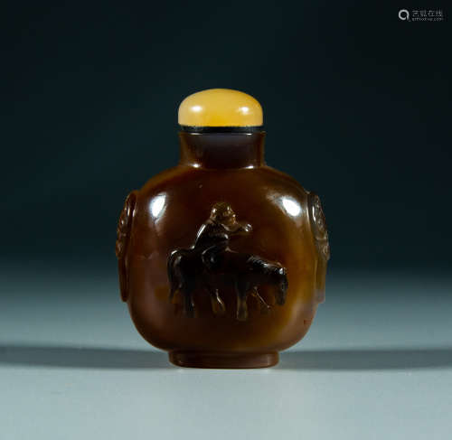 Qing Dynasty - Agate snuff bottle