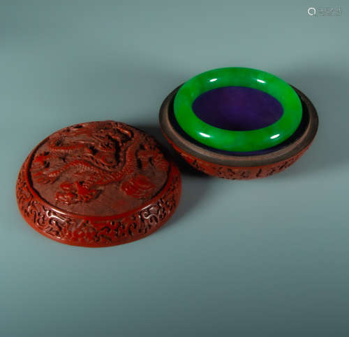 Qing Dynasty - Dragon pattern lacquer box, jade bracelet