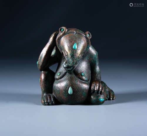 Han Dynasty - Bronze inlaid pine 'Bear'
