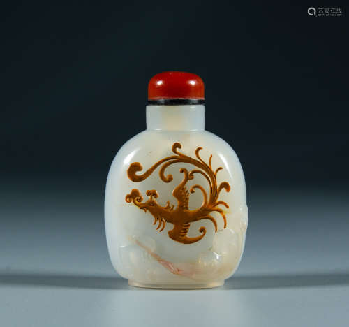 Qing Dynasty - Agate snuff bottle