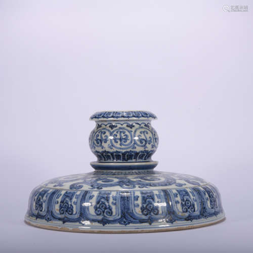 A blue and white 'floral' dish,Ming Dynasty