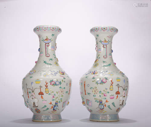 A pair of famille-rose vase,Qing Dynasty