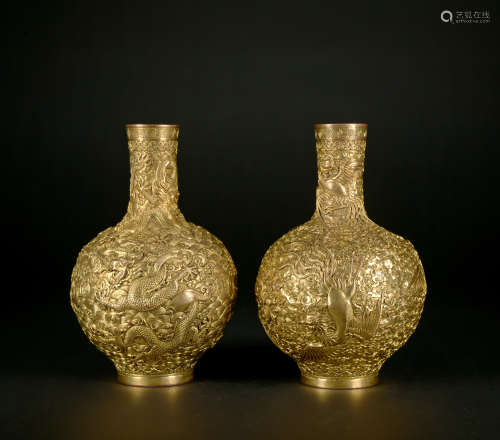 A pair of gilt-bronze 'dragon' vase,Qing Dynasty