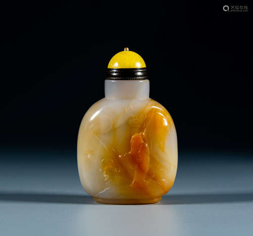 Qing Dynasty - Agate snuff bottle