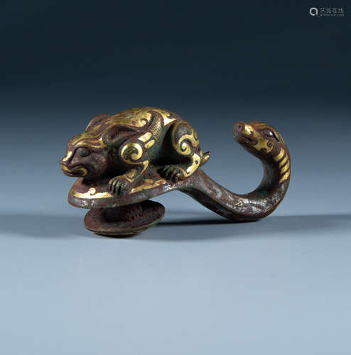 Han Dynasty - Bronze gold and silver rub [with hook]