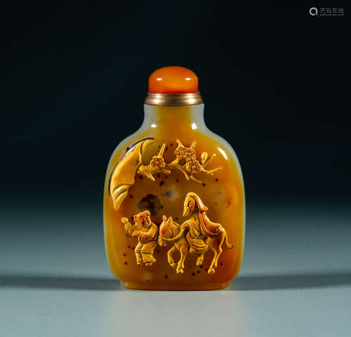 Qing Dynasty - agate snuff bottle