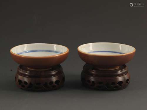 PAIR OF SAUCE GLAZED BLUE AND WHITE DISH