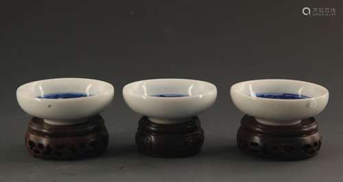 GROUP OF THREE BLUE AND WHITE PORCELAIN DISH