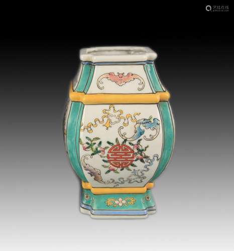 A FAMILLE ROSE FLOWER PATTERN SQUIRE VASE