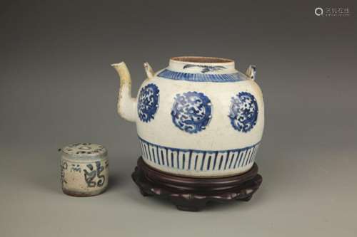 SET OF BLUE AND WHITE PORCELAIN TEAPOT