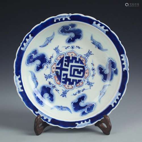 A FINE BLUE AND WHITE BAT PATTERN PORCELAIN PLATE