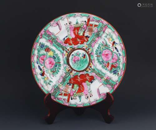 A LARGE FINE FAMILLE ROSE PORCELAIN PLATE