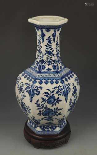 BLUE AND WHITE FLOWER PATTERN SIX SIDED VASE