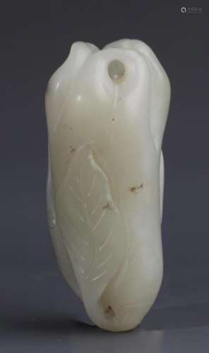 A BUDDHA HAND SHAPED WHITE JADE PENDANT