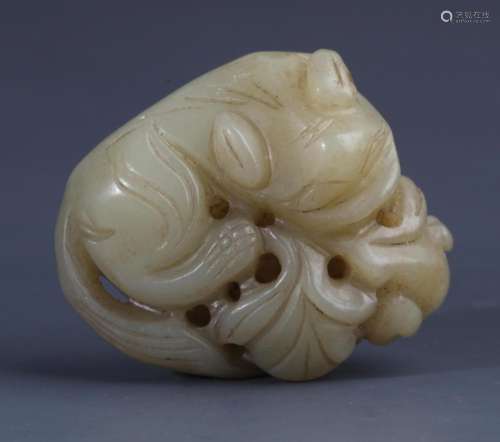 A WHITE JADE PENDANT FIGURE OF "RUI SHOU"