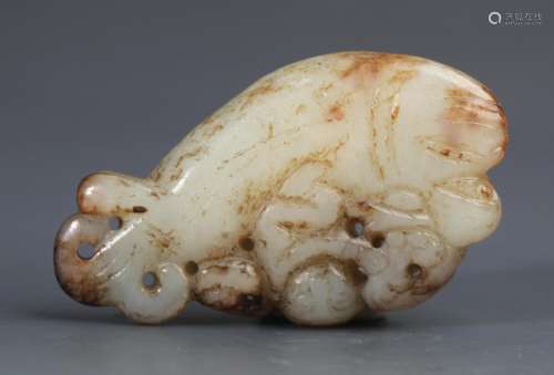 A WHITE JADE PENDANT FIGURE OF FISH