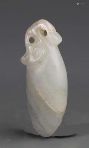 A FINE MELON FIGURE PALE CELADON JADE PENDANT