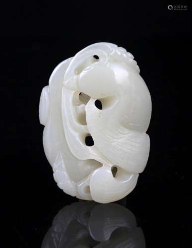 A FINE BIRD FIGURE WHITE JADE PENDANT