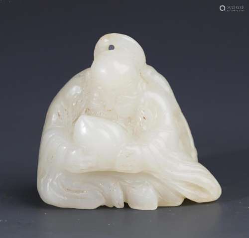 A FINELY CARVED HETIAN WHITE JADE PENDANT