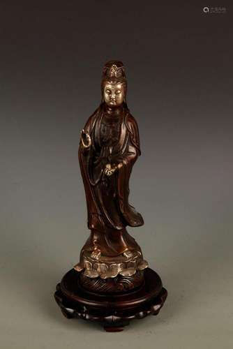 A FINELY CARVED GUAN YIN BUDDHA FIGURE