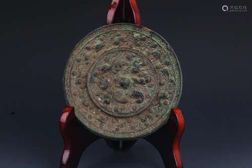 A FINE ANIMAL CARVING ROUND BRONZE MIRROR