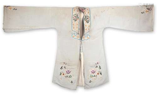 A FINE WHITE COLOR EMBROIDERED ROBE