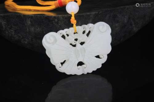 A FINE BUTTERFLY PATTERN PALE CELADON JADE PENDANT