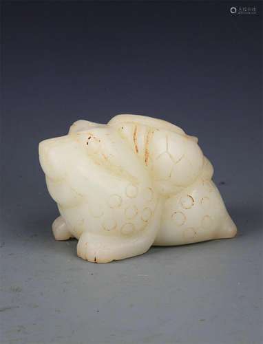 A LARGE FINELY CARVED JADE IN FIGURE OF TOAD