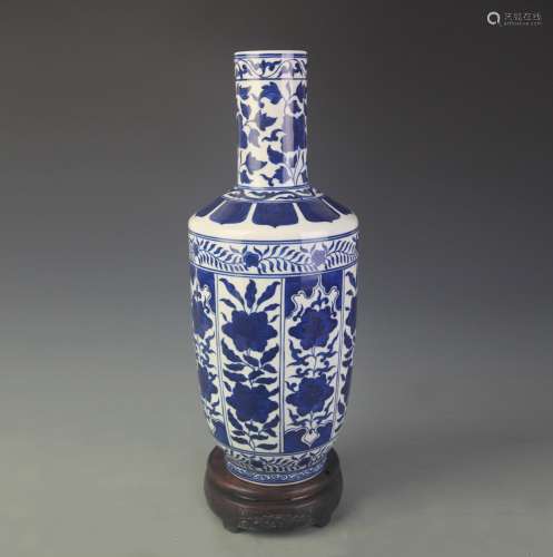 RARE BLUE AND WHITE FLOWER PATTERN WOODEN CLUB VASE