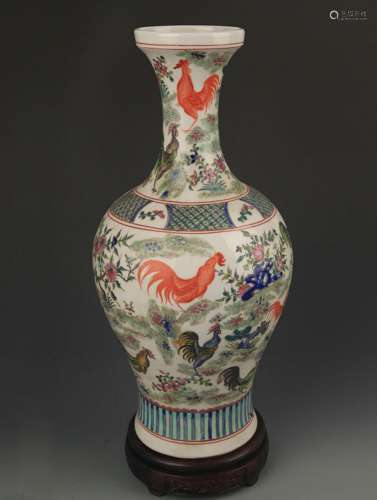 FAMILLE ROSE CHICKEN PATTERN PORCELAIN VASE