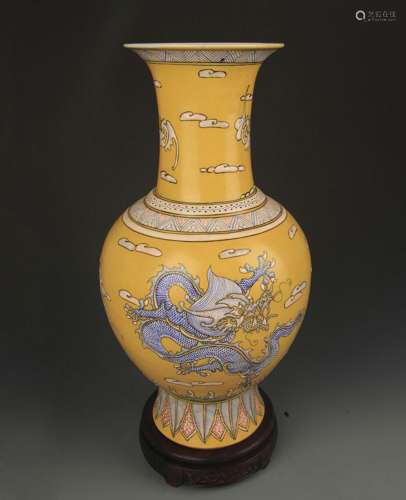 A YELLOW GROUND FAMILLE ROSE DRAGON PATTERN VASE
