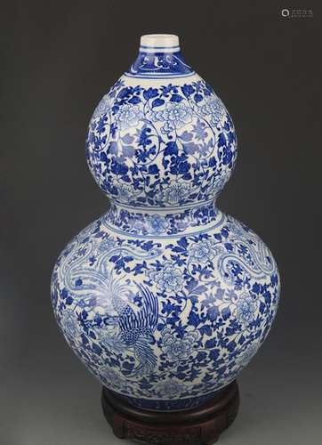 BLUE AND WHITE PEONY FLOWER PATTERN CUCURBIT VASE