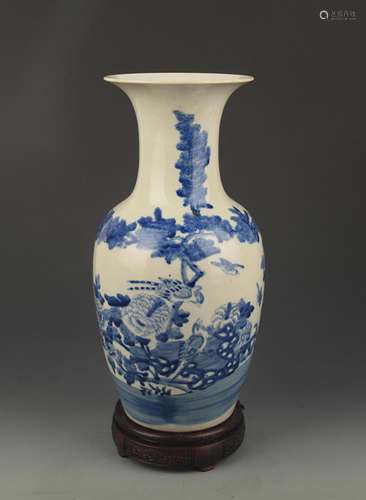 BLUE AND WHITE FLOWER PATTERN DECORATIONAL VASE