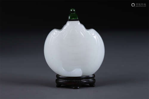 A Hetian White Jade Snuff Bottle.