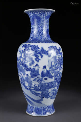 A Blue-and-White Porcelain Display Bottle.