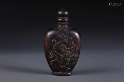 An Agarwood Snuff Bottle with Flowers Design.