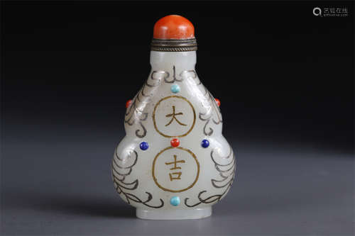 A Hetian Jade Gourd Shaped Snuff Bottle.