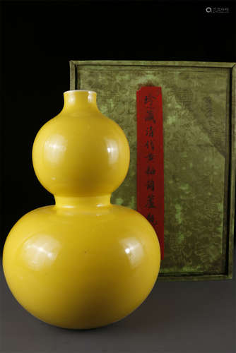 A Lemon Yellow Glazed Porcelain Bottle.